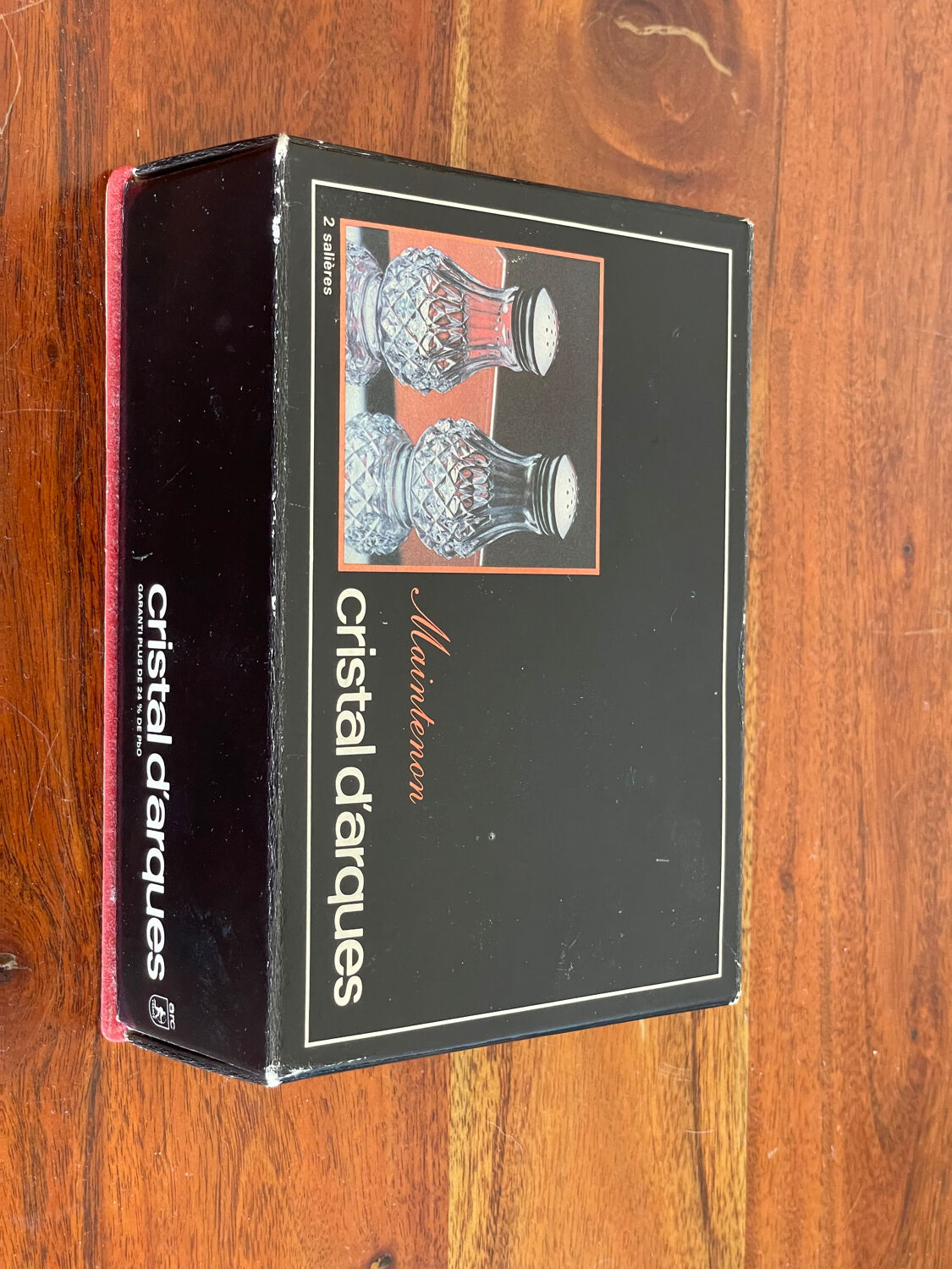 Salt and pepper crystal of Arques