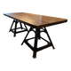 Grande table avec pieds indus