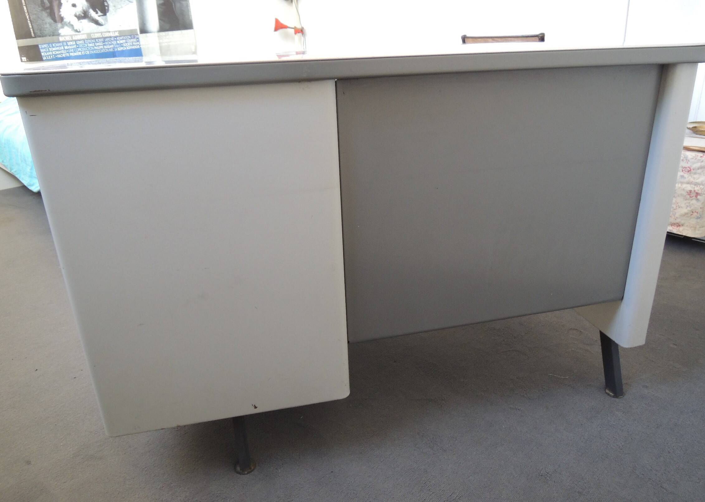 Bureau métallique