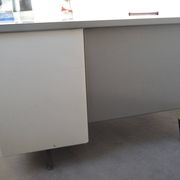 Bureau métallique