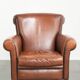 Fauteuil en peau de mouton confortable avec une finition élégante.
