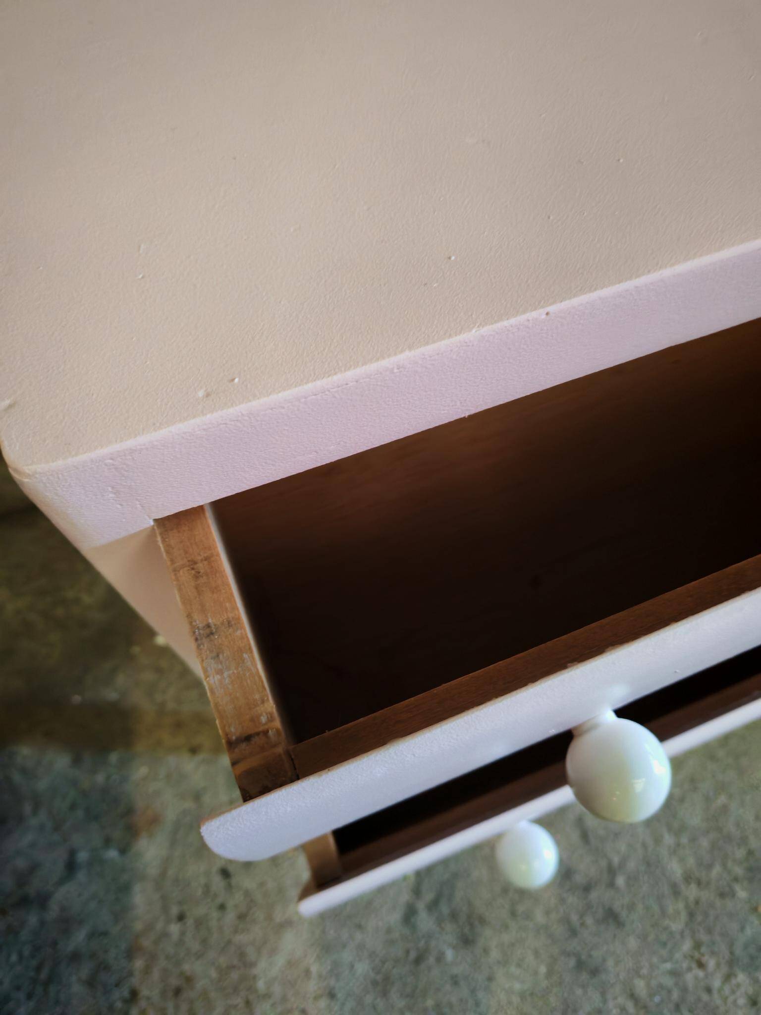 Commode rose poudré