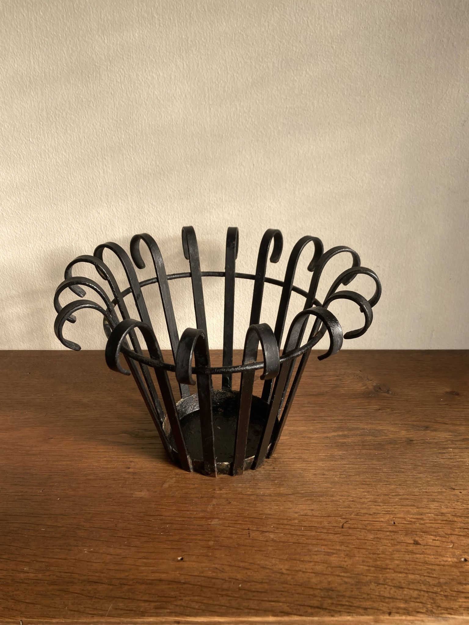 Mid-century Provence cache pot in flat iron XL 1960