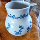 Pitcher with side handle