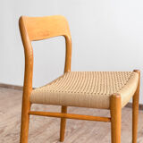 Paire de chaises de salle à manger modèle 75 par Niels O. Møller en chêne