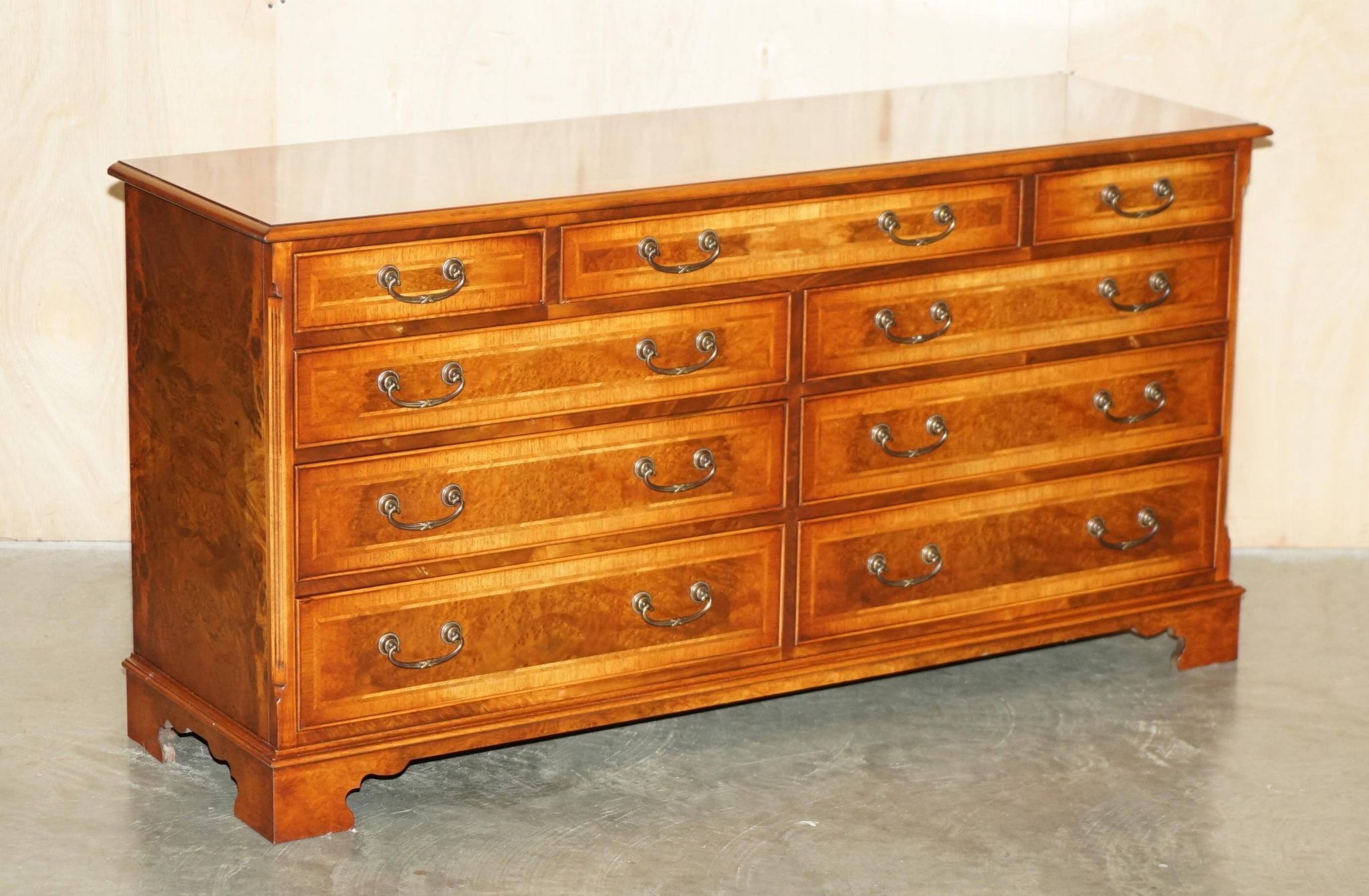 Buffet en noyer Burr & Burl avec patine