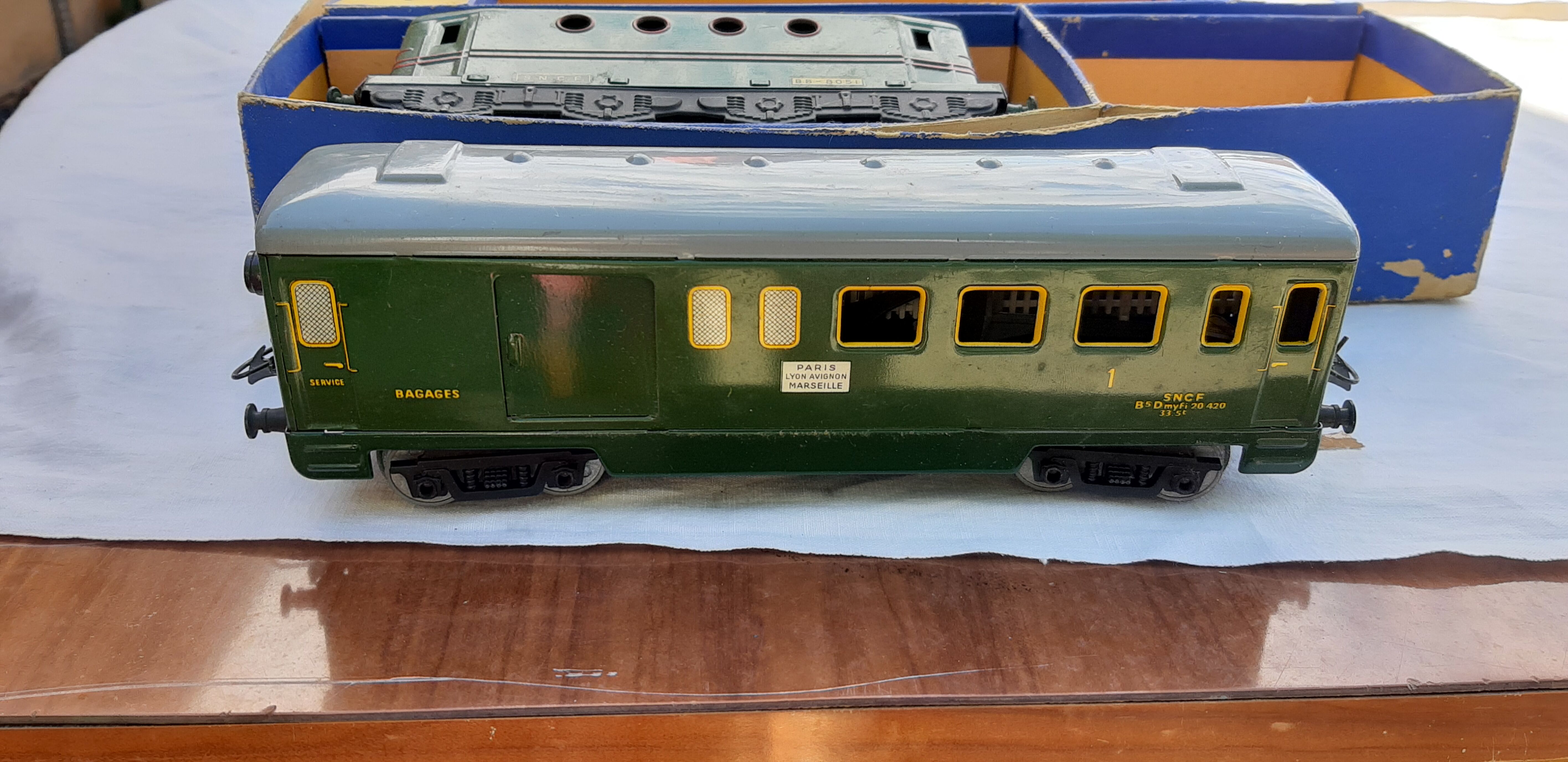 Train Hornby DBBV Le Mistral par Meccano