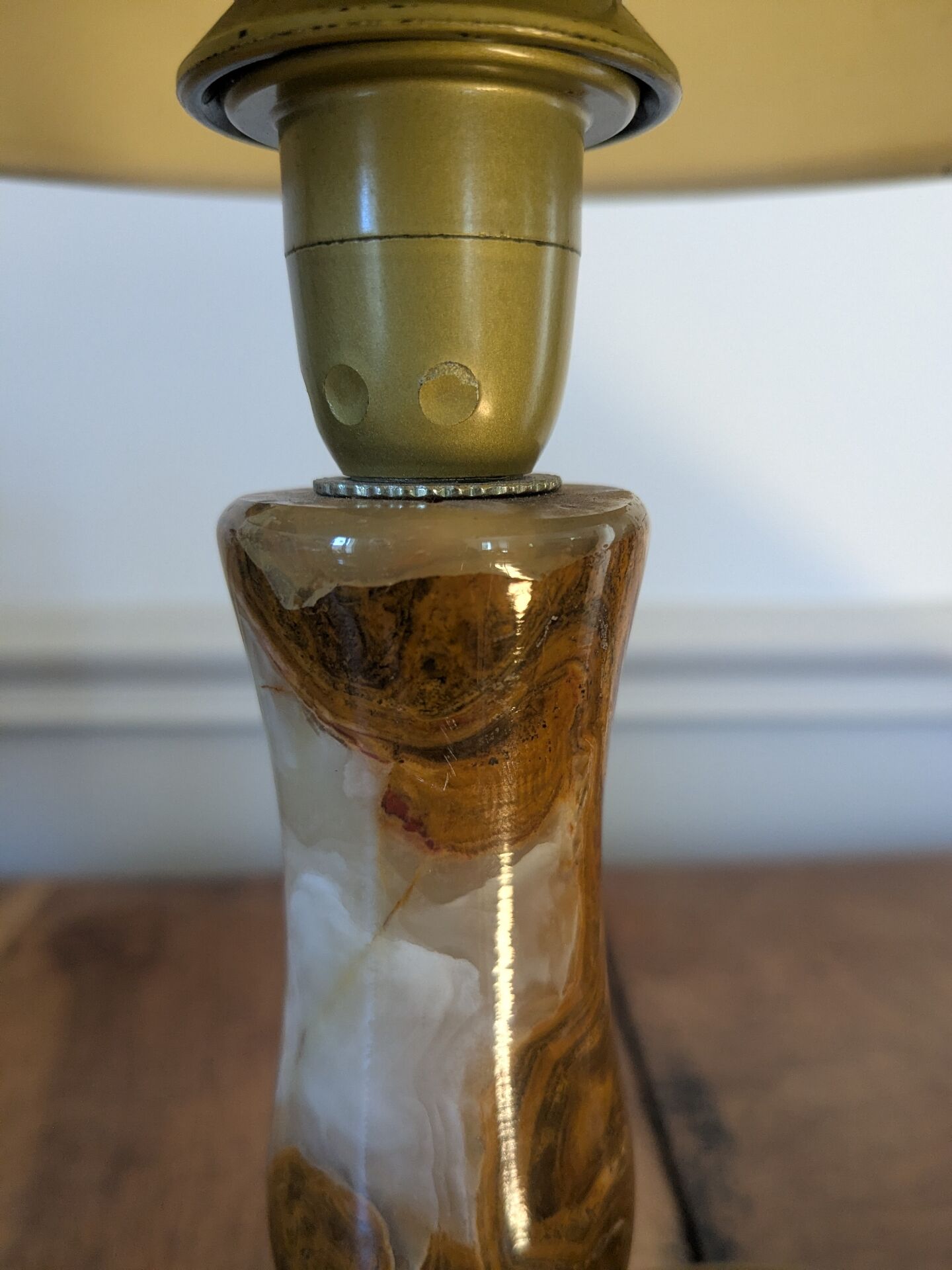 Lampe vintage en onyx et laiton