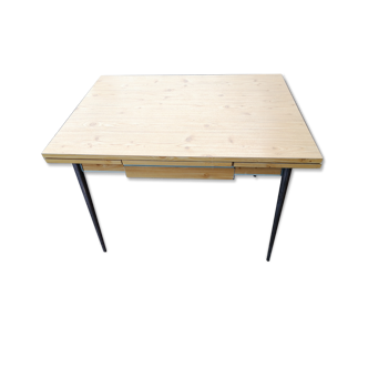Table in formica