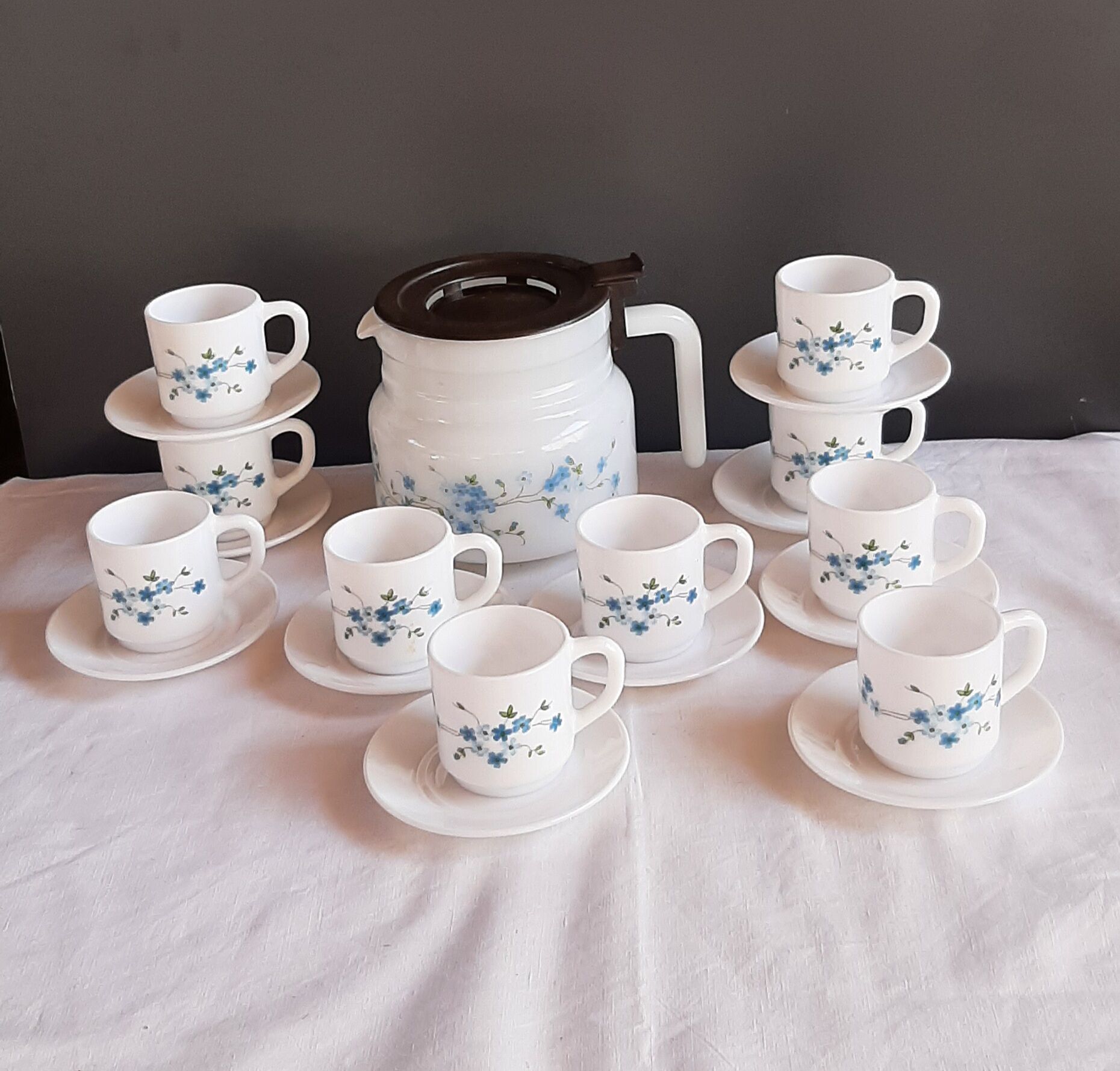 Coffee pot and forget-me-not cups