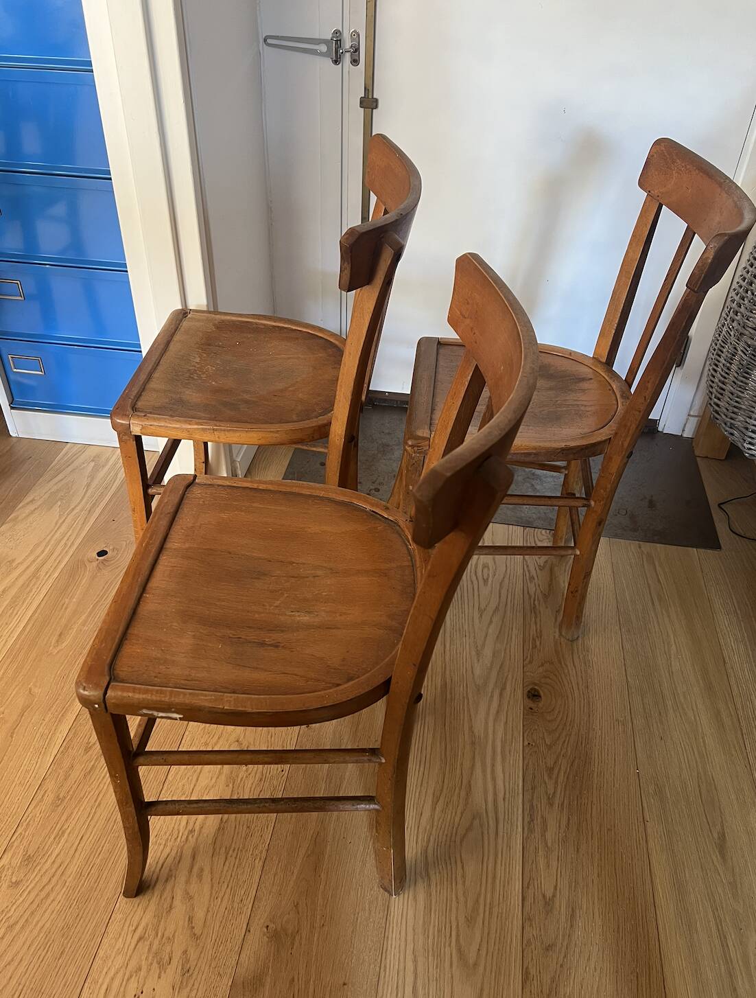 Suite de 3 chaises bistrot (bois)