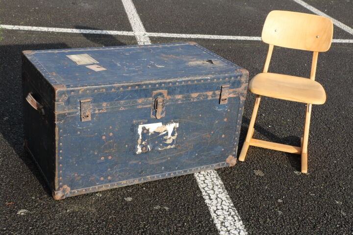 Old large-format trunk 930cm