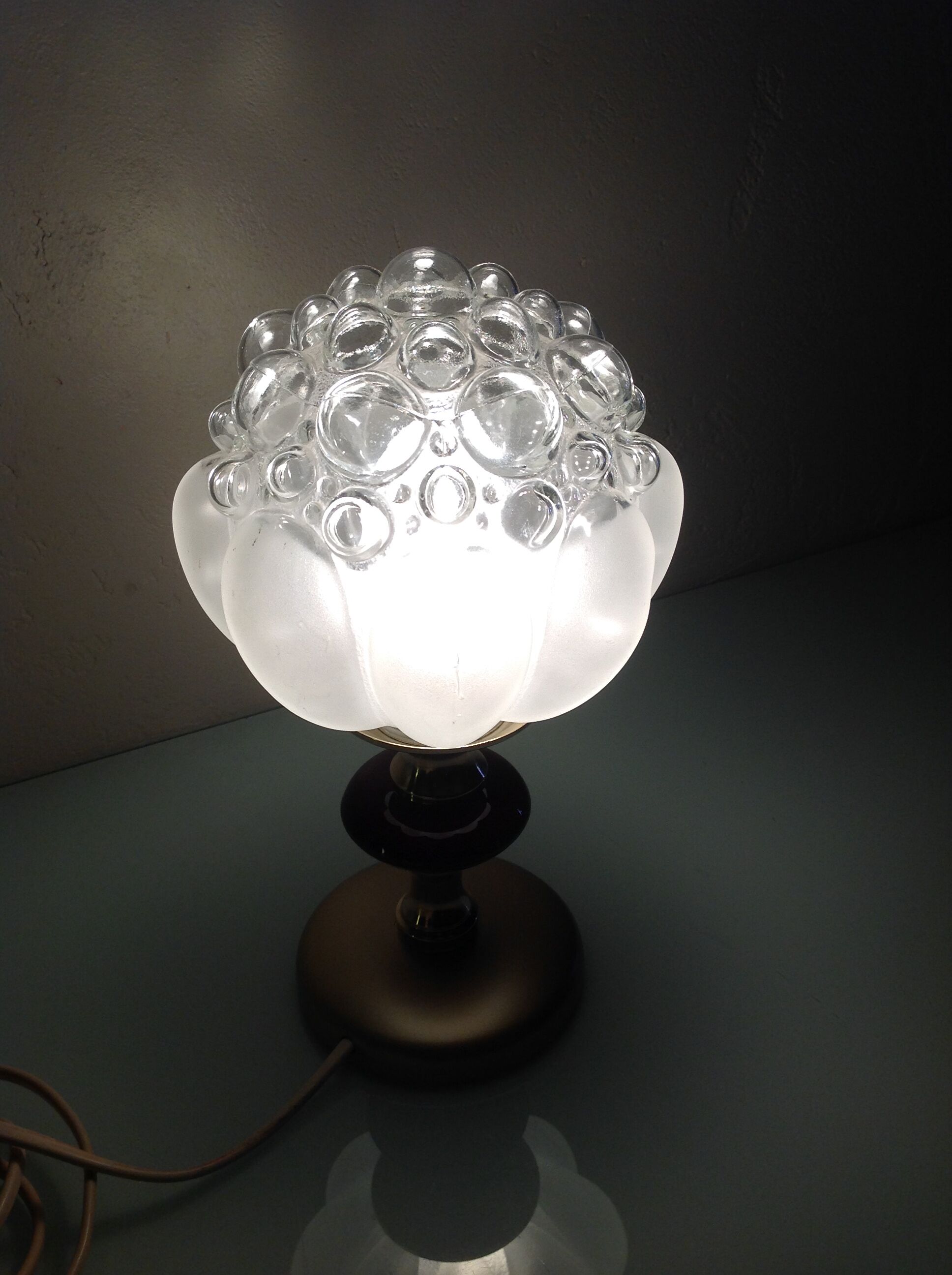 Pair of bubbled glass globe bedside lamps / vintage 60s-70s