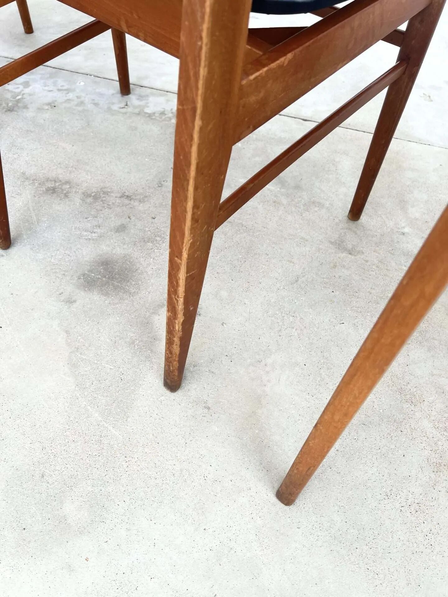 Lot de 4 chaises scandinaves hêtre et skai 60s