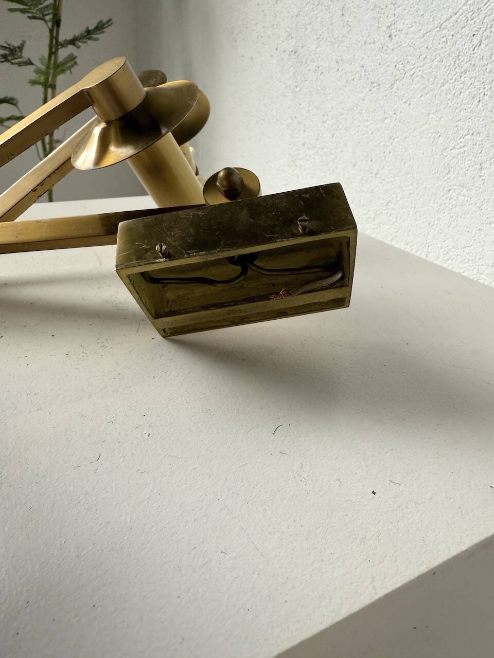 Pair of brass wall lights with articulated arms from the 70s