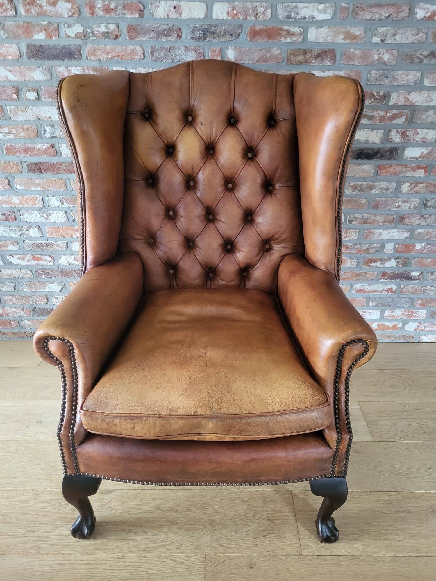 Antieke cuir Chesterfield wingback ourfauteuil Chippendale style cognac