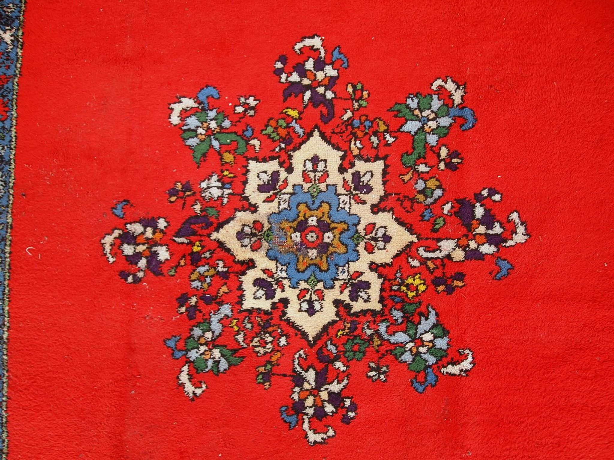 Tapis vintage fait main Berbère en laine rouge éclatant (170cm x 240cm)