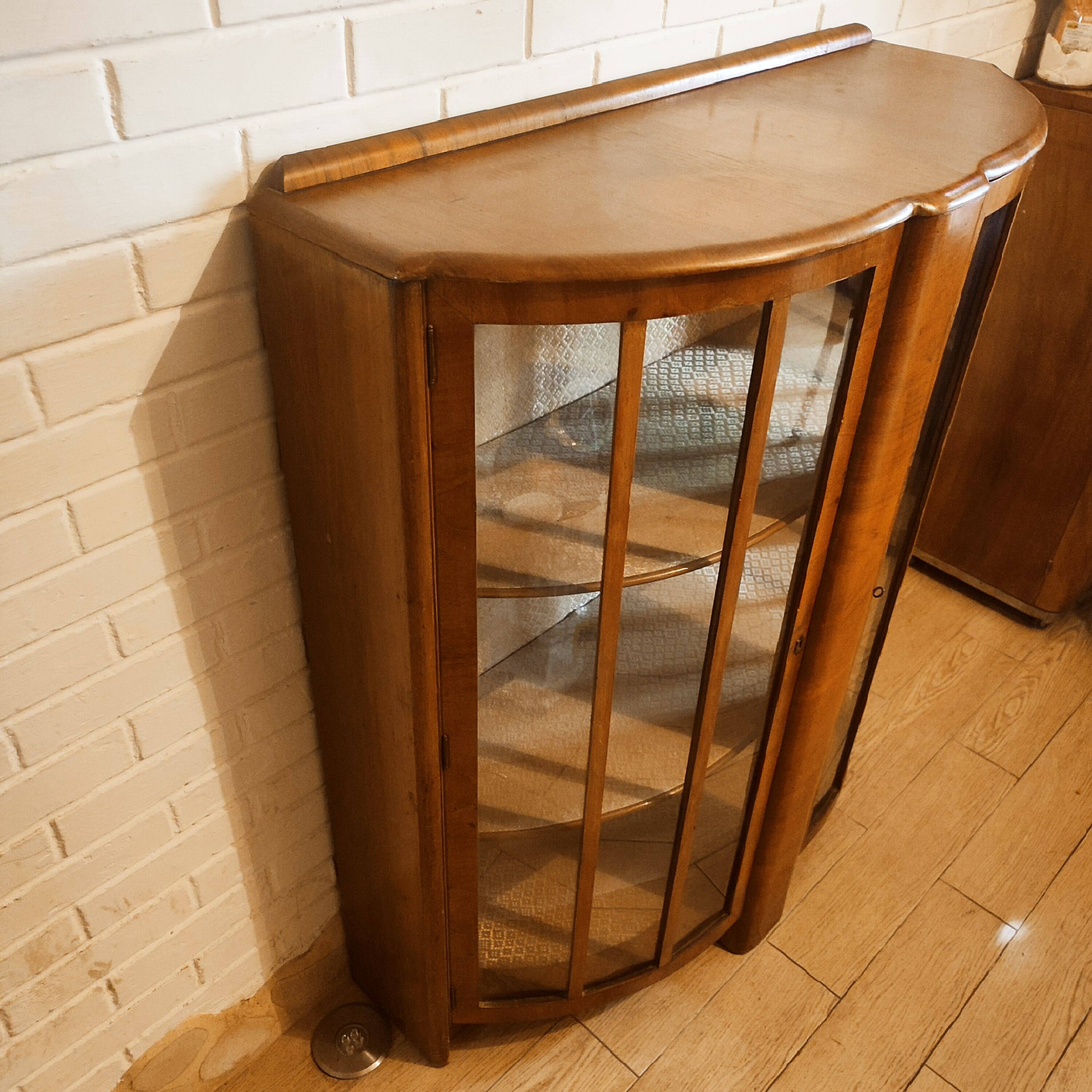 Vitrine art deco en noyer