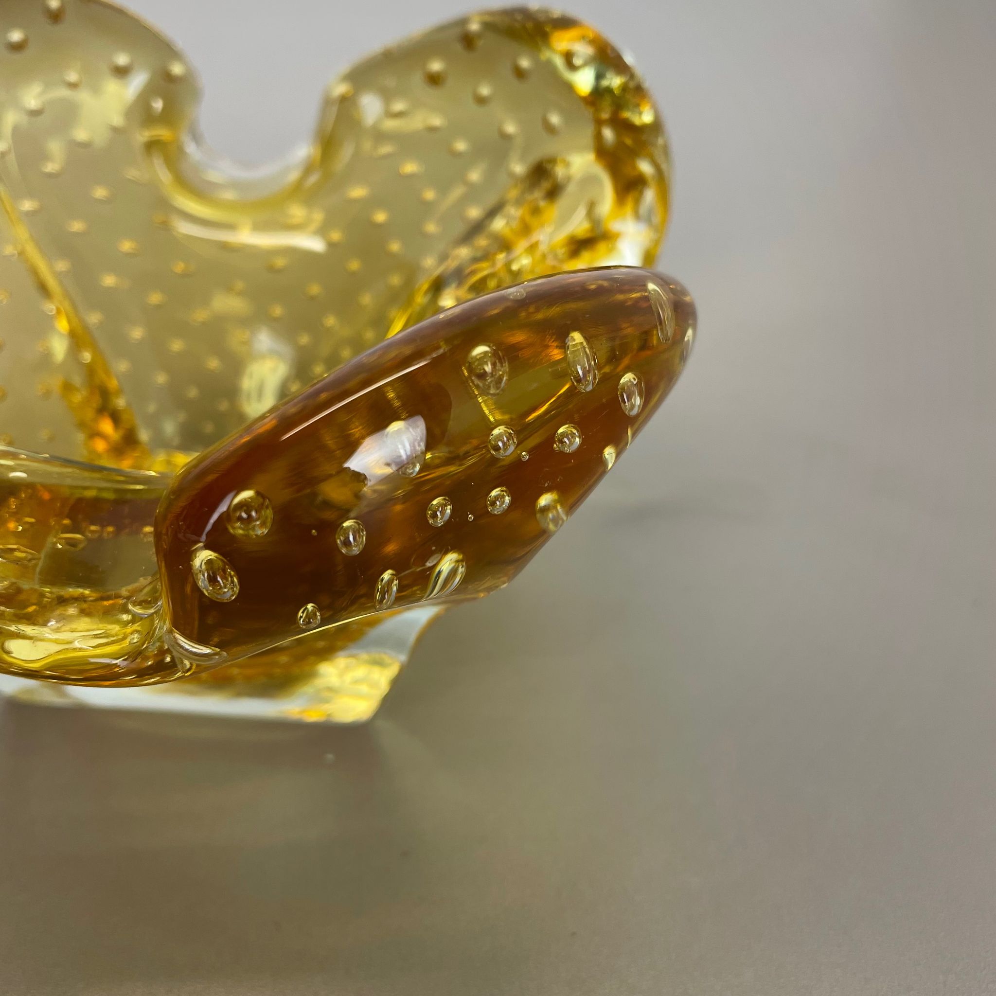 Murano Glass "Honey Bubble" Bowl Element Shell Ashtray Murano, Italy, 1970s