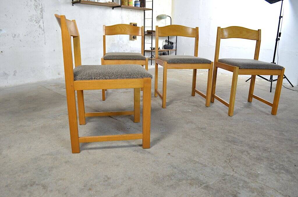 4 Vintage Elm Chairs 1970/1980, 4 seats in solid blond wood
