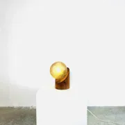 Lampe de table sphérique par Hustadt Leuchten, Allemagne, vers les années 1970.