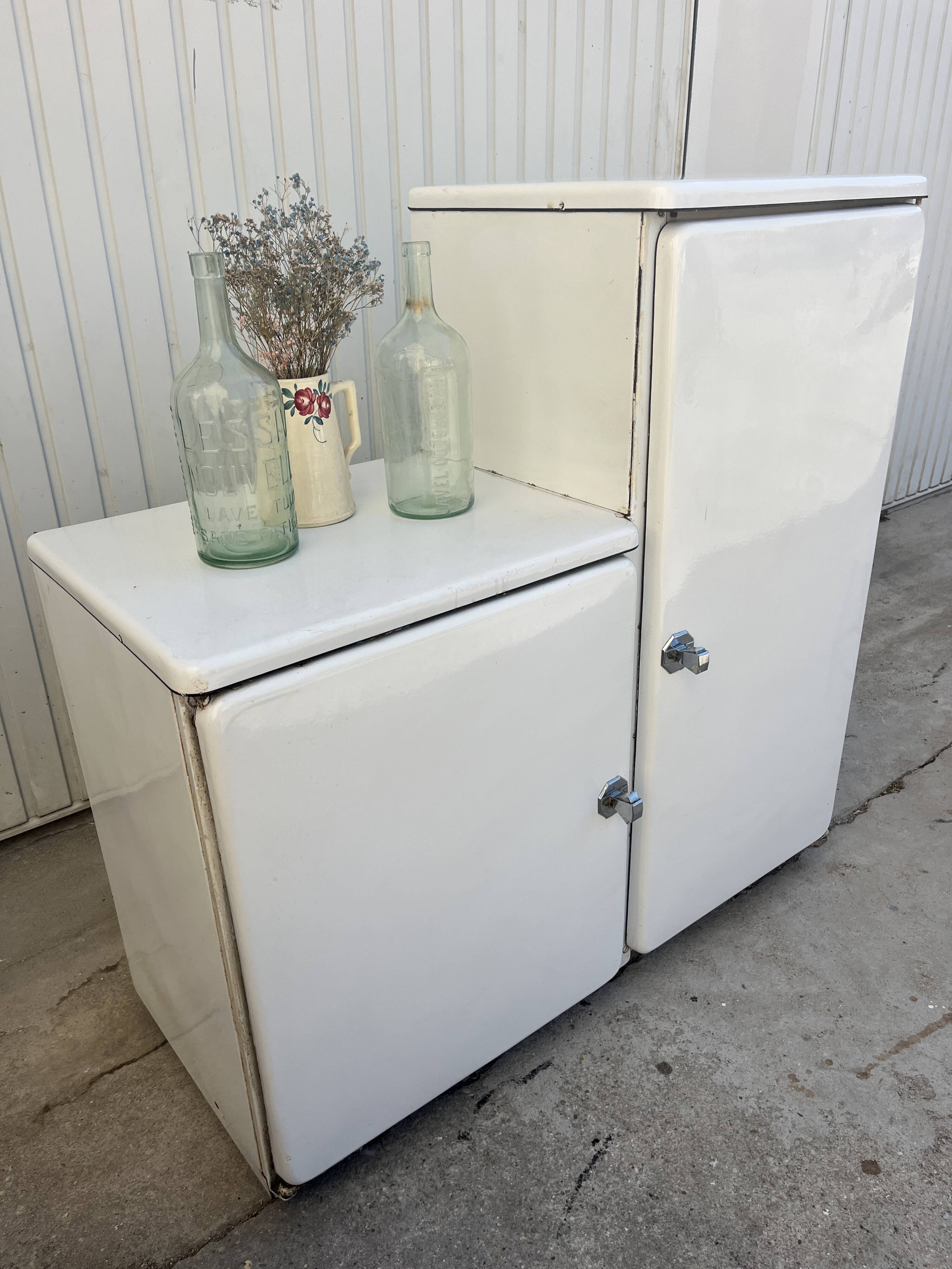 Armoire asymétrique tôle emaillee