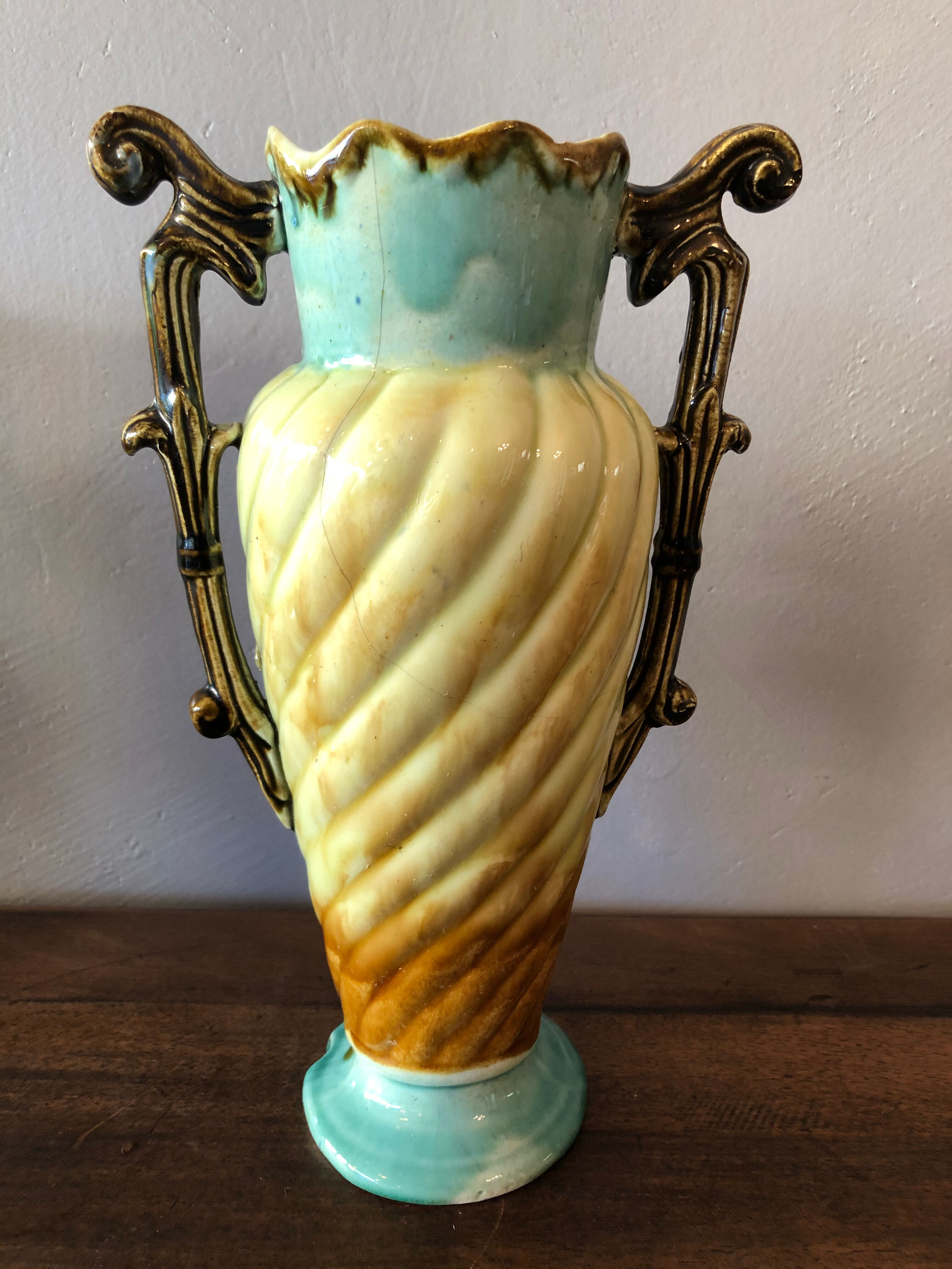 Duo of vases in ancient dabbling