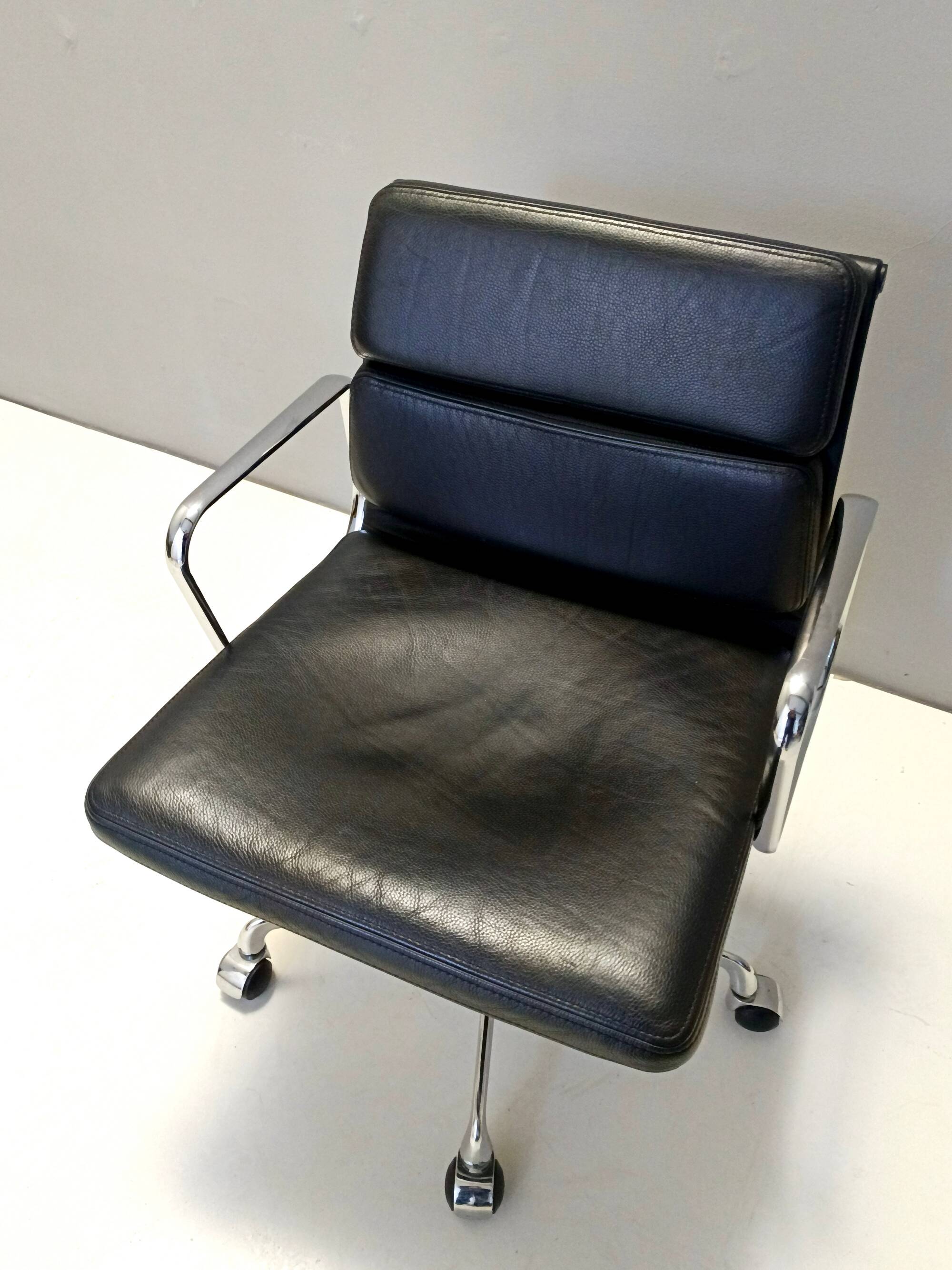 Postmodern Black Leather Soft Pad Chair Charles & Ray Eames for ICF