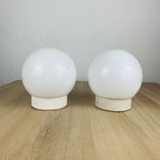 Paire d'appliques globe opaline vintage, plafonniers