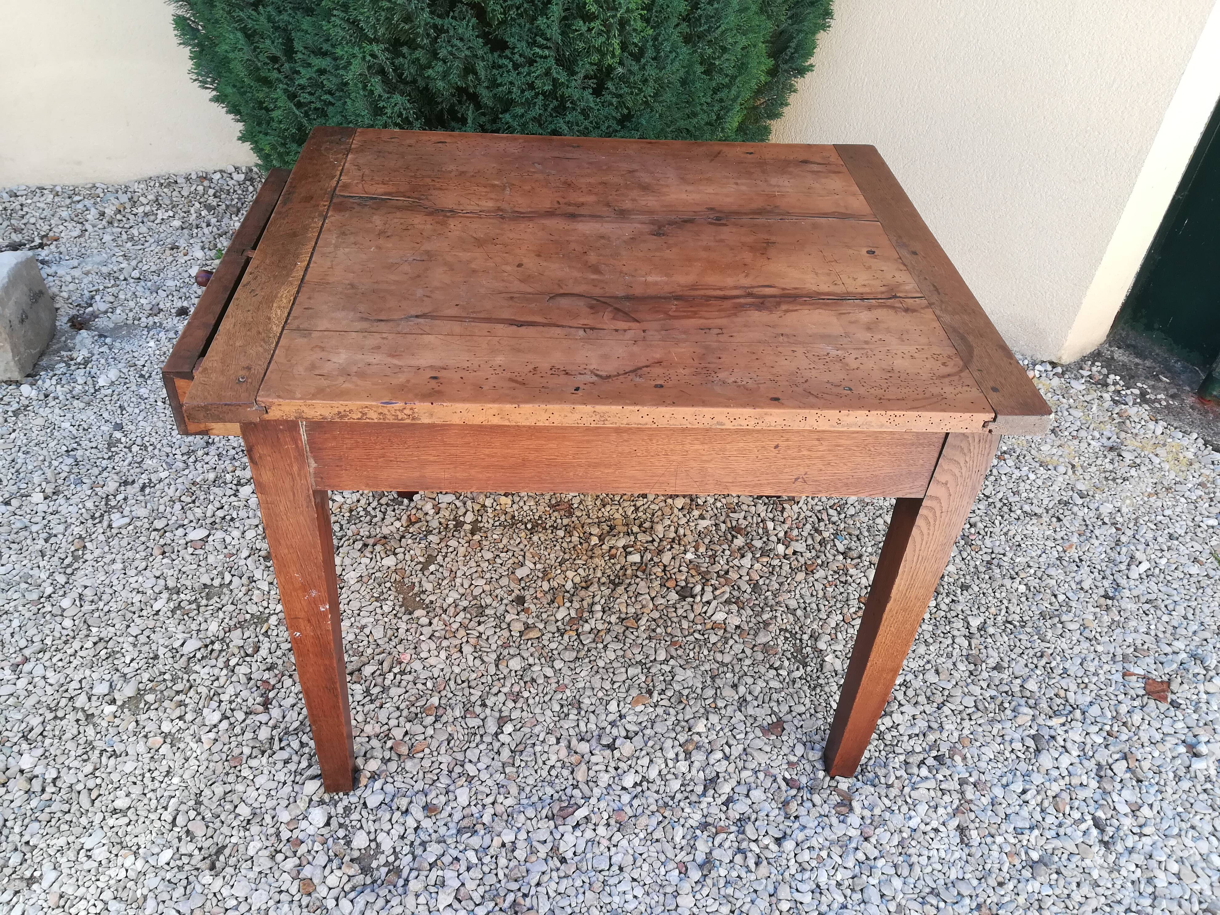 Table in oak and mahogany