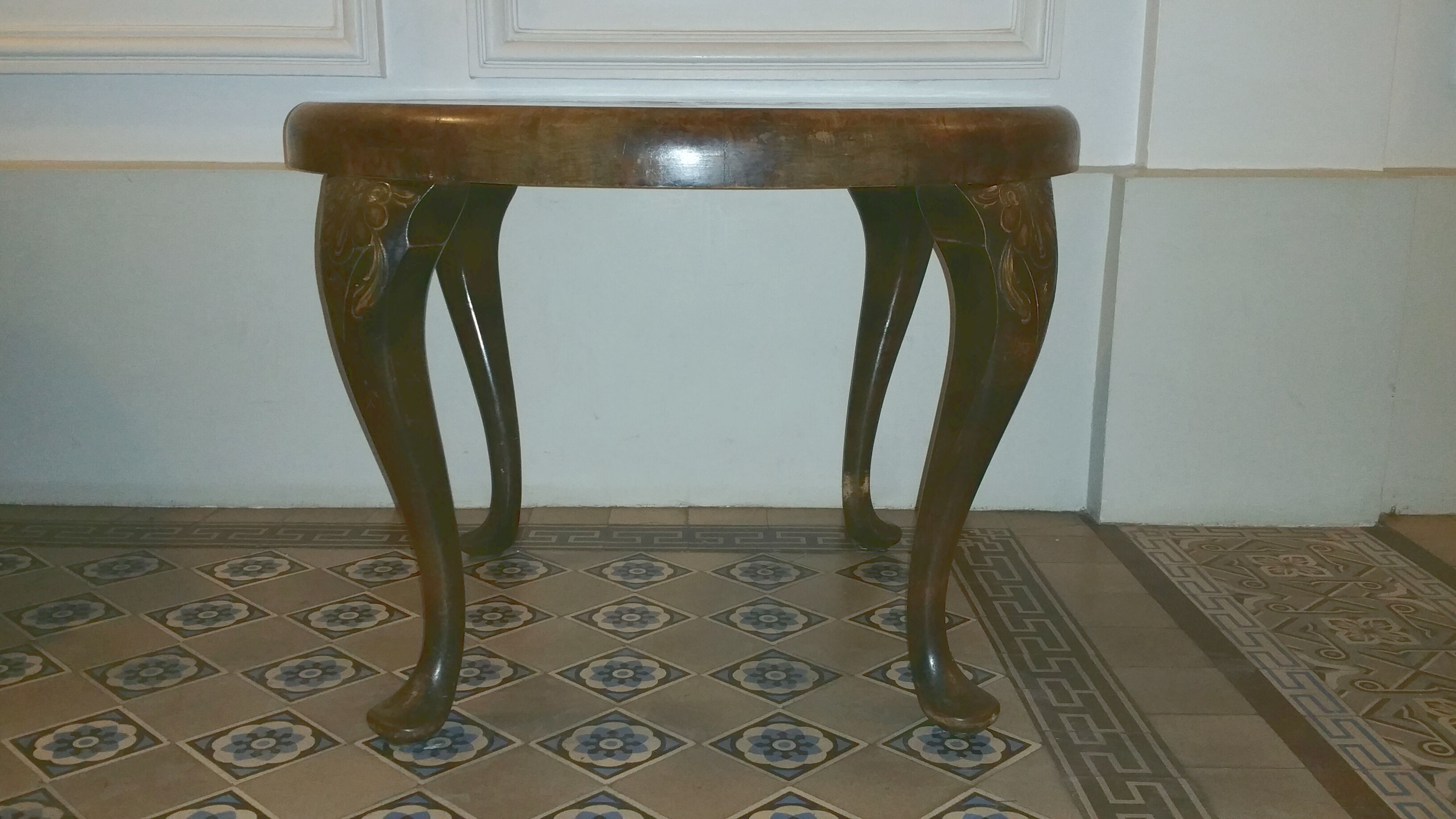 Baroque Roundtable Chippendale style