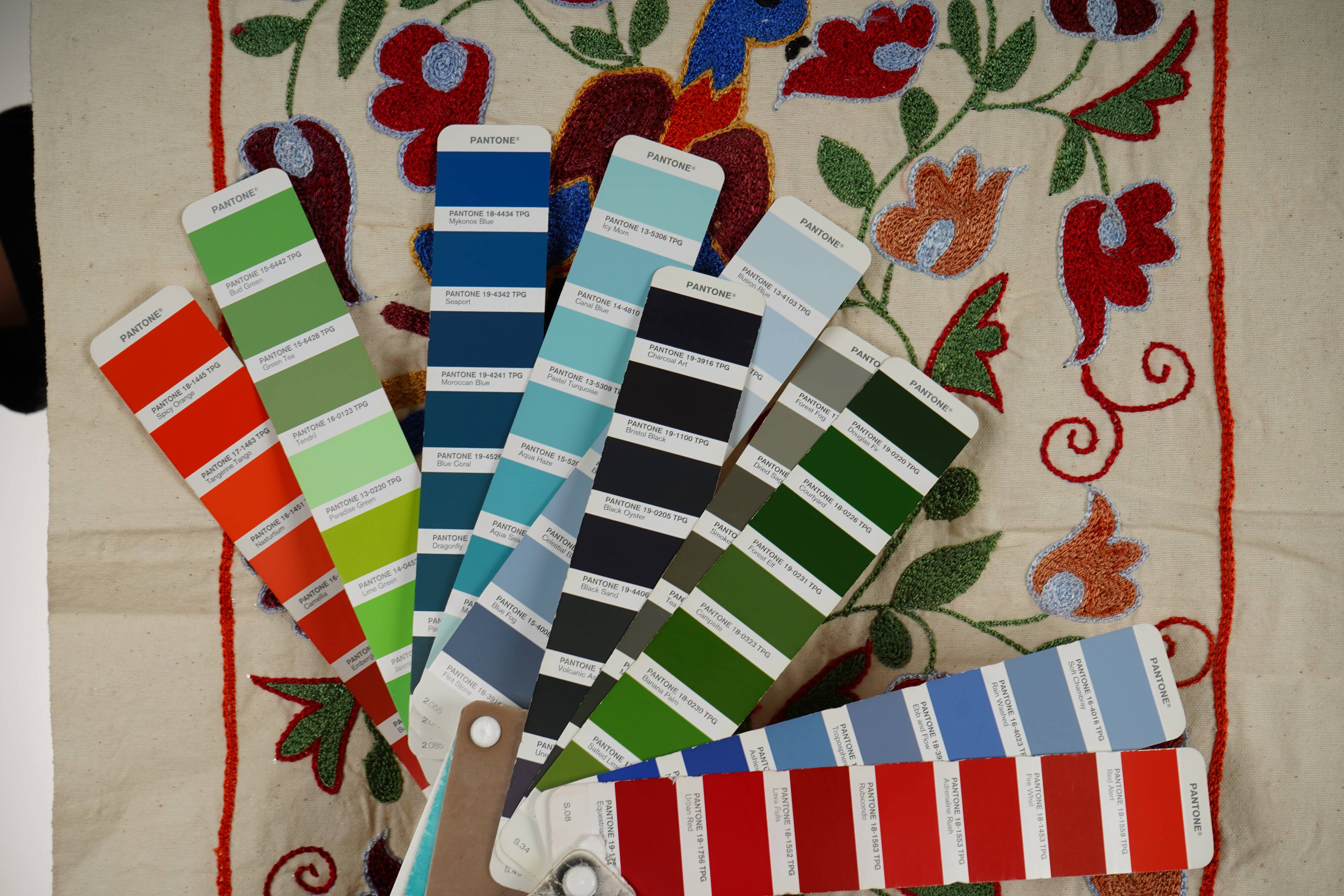 Vintage Turkish hand-knotted rug 50x90 cm