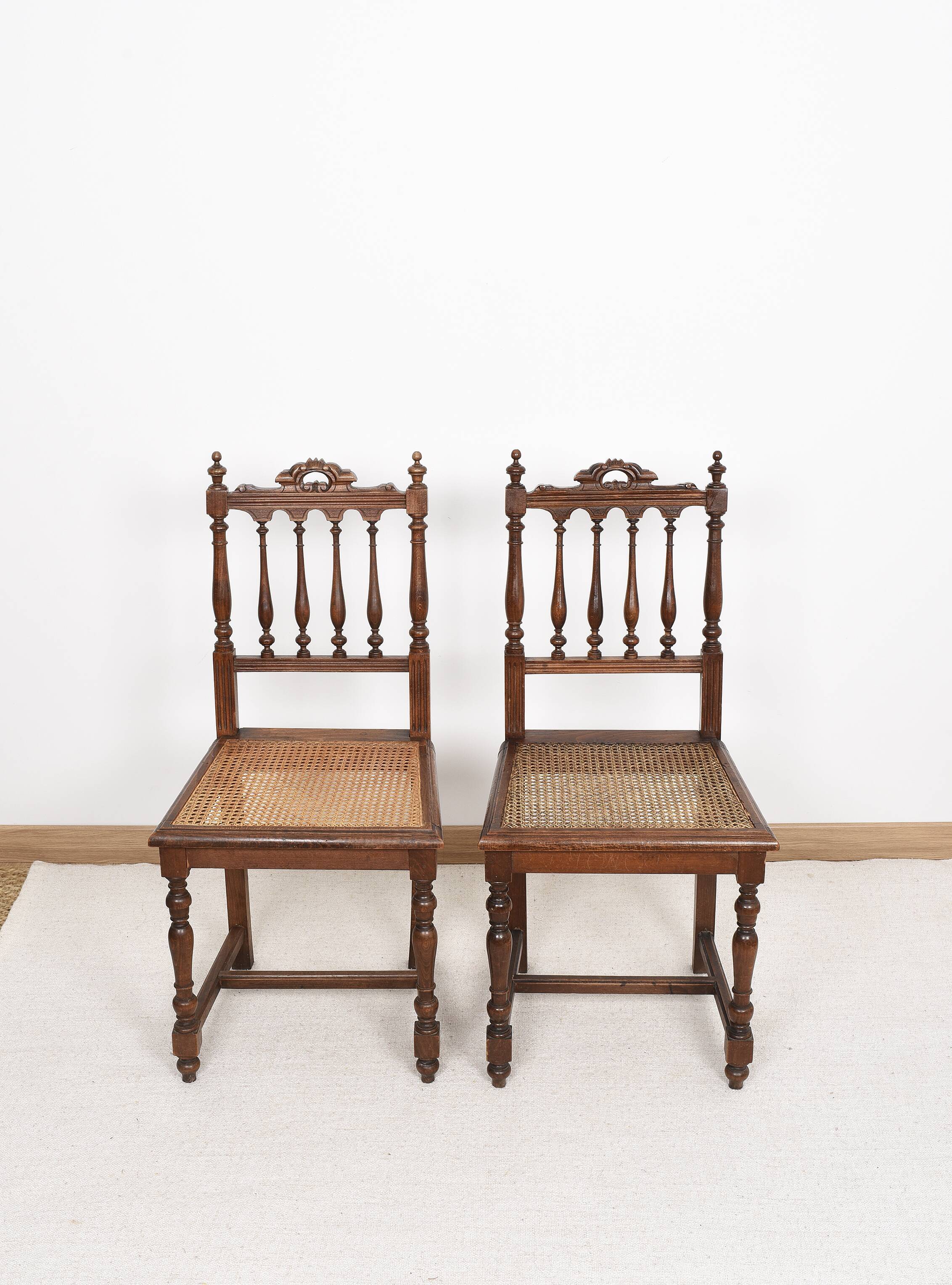 Chaises cannées, style Louis XIII