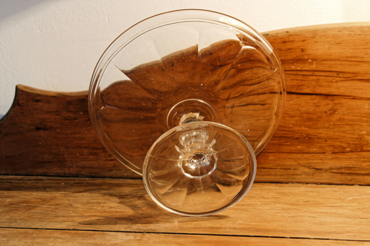 Moulded glass fruit cup