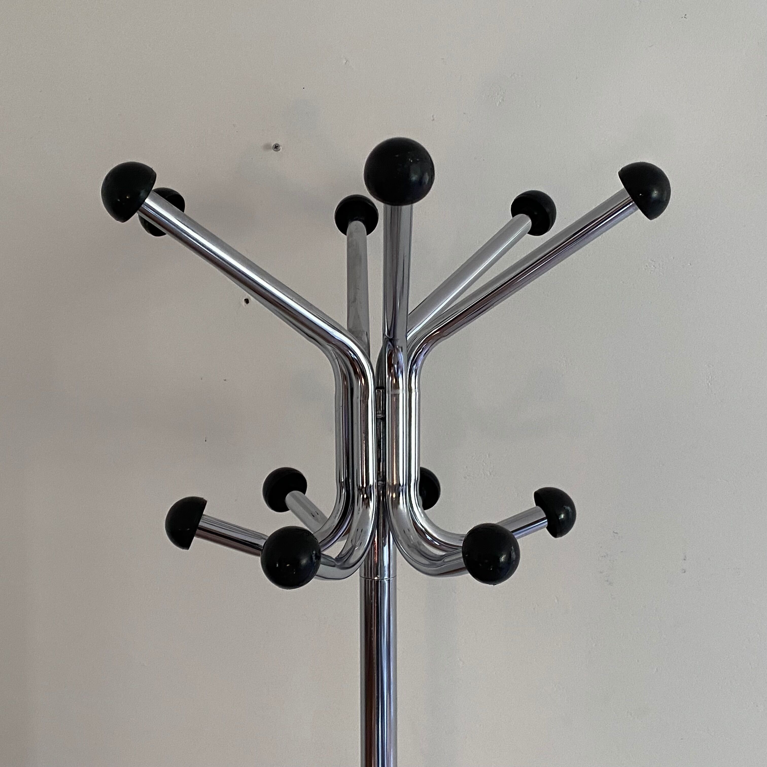 Parrot coat rack. 12 hooks. 1970.