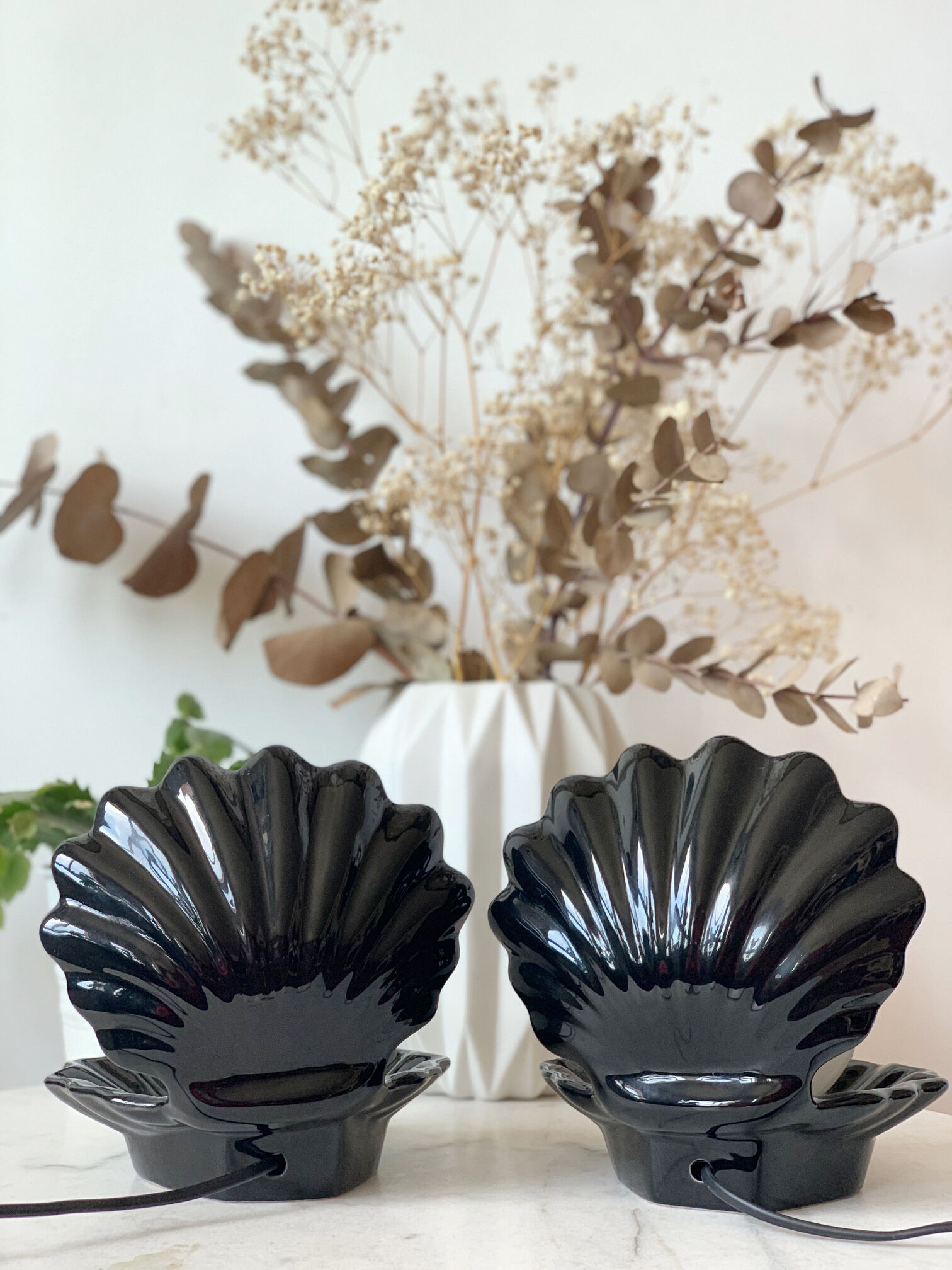 Black ceramic shell lamp