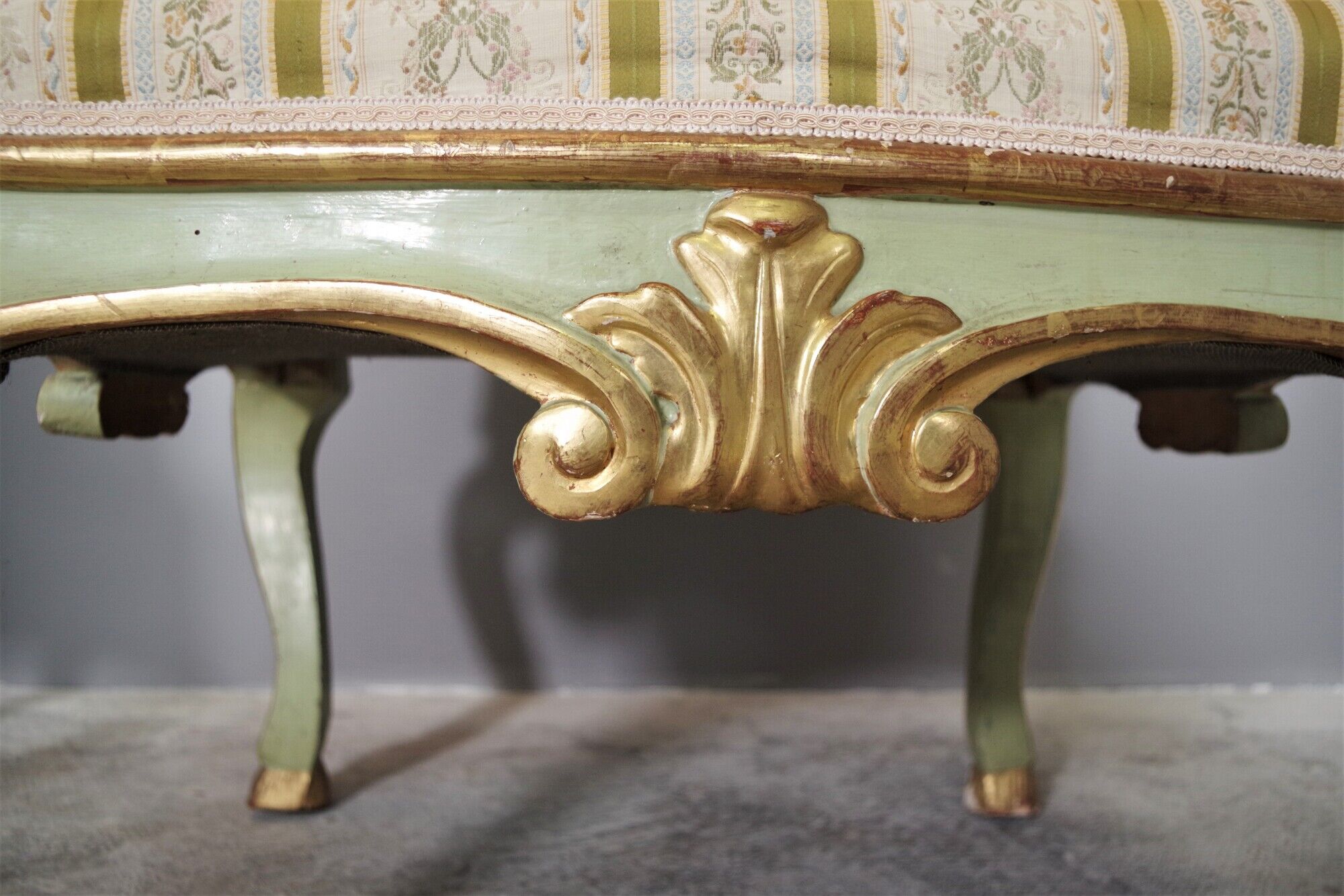Venetian Baroque salon with table, two armchairs, a bench and a chair, mid-19th century