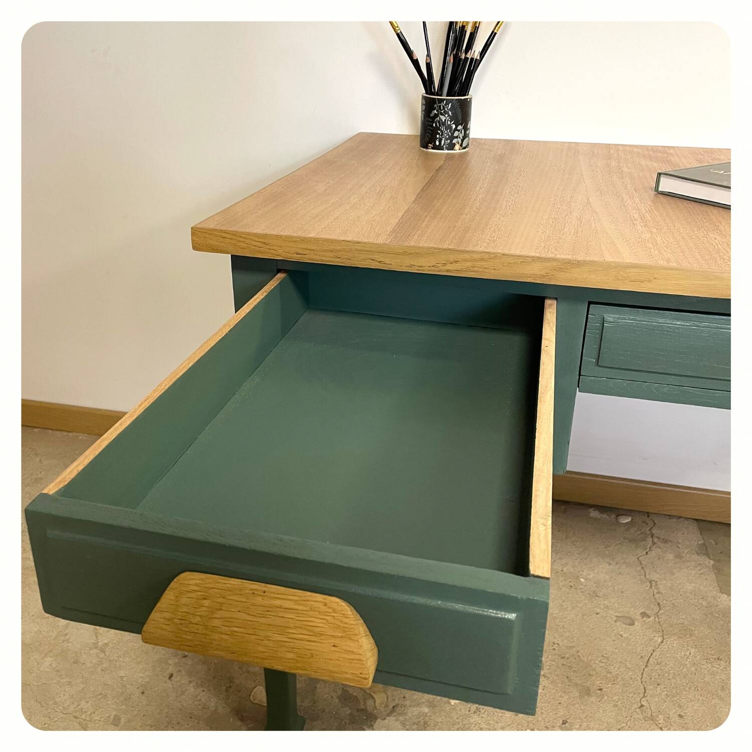 Vintage desk with 5 drawers