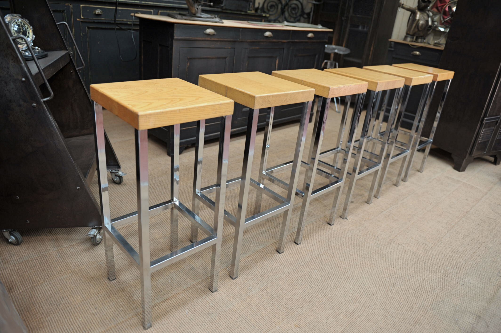Lot of 6 old bar top stools 1970