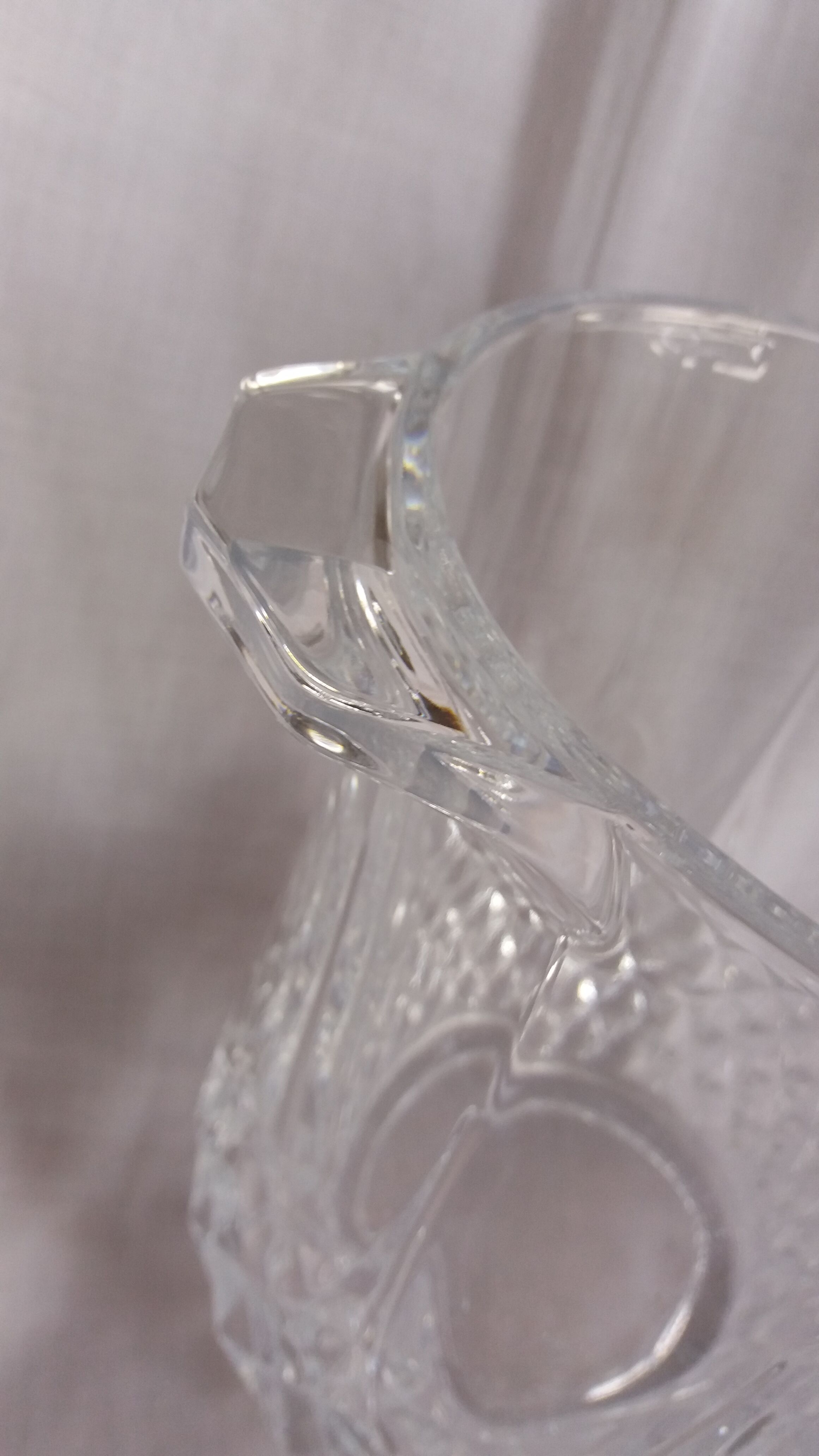 Pineapple-shaped glass bottle cooler with facets