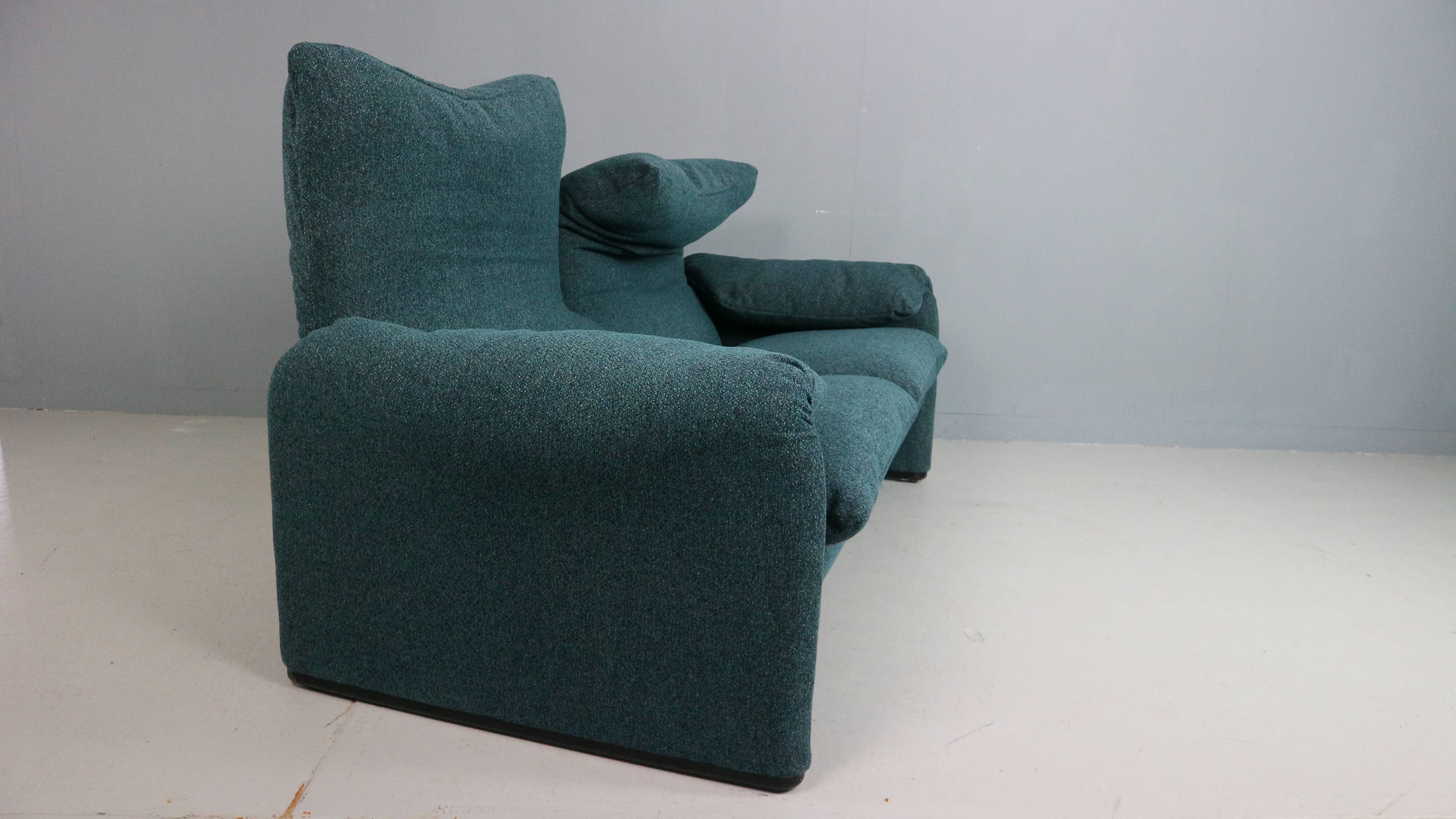 Vico Magistretti "Maralunga" 2-seater re-upholstered sofa For Cassina