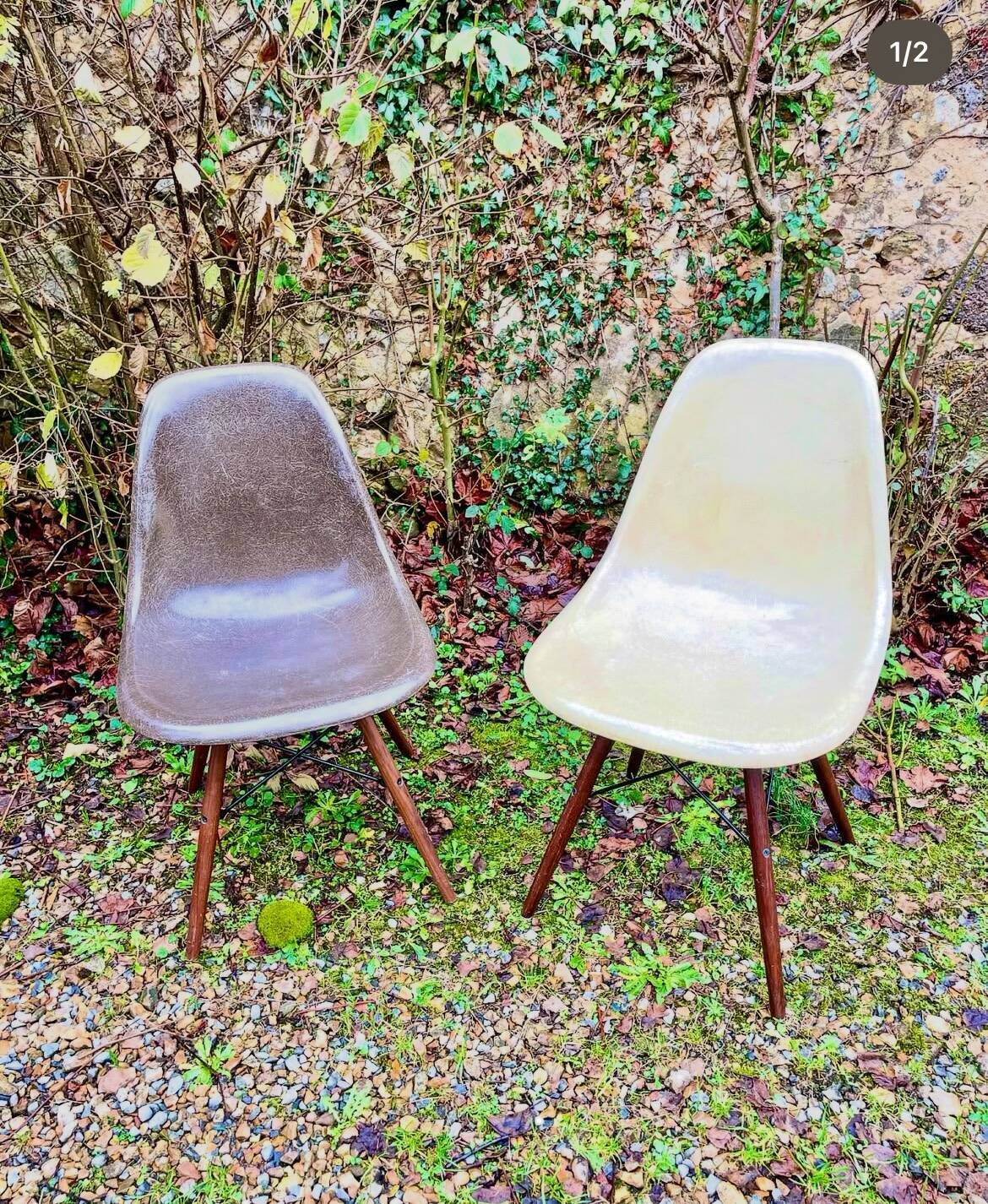 2 Eames chairs