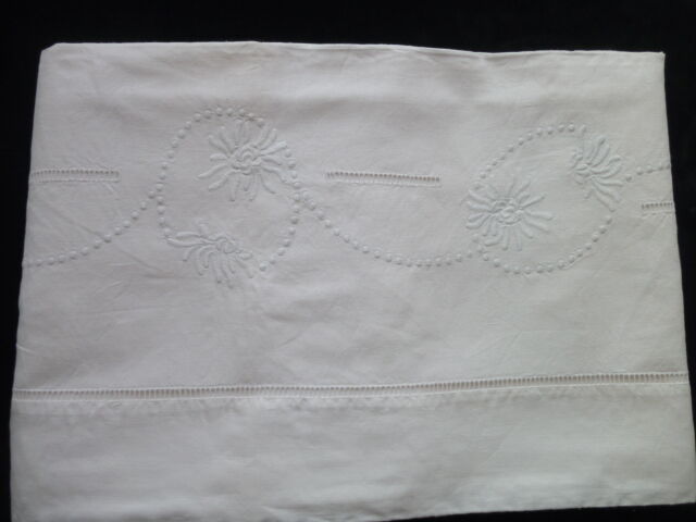 Drap en métis fleur bleue toile de gérardmer brodé  2.30 x 2.80 m
