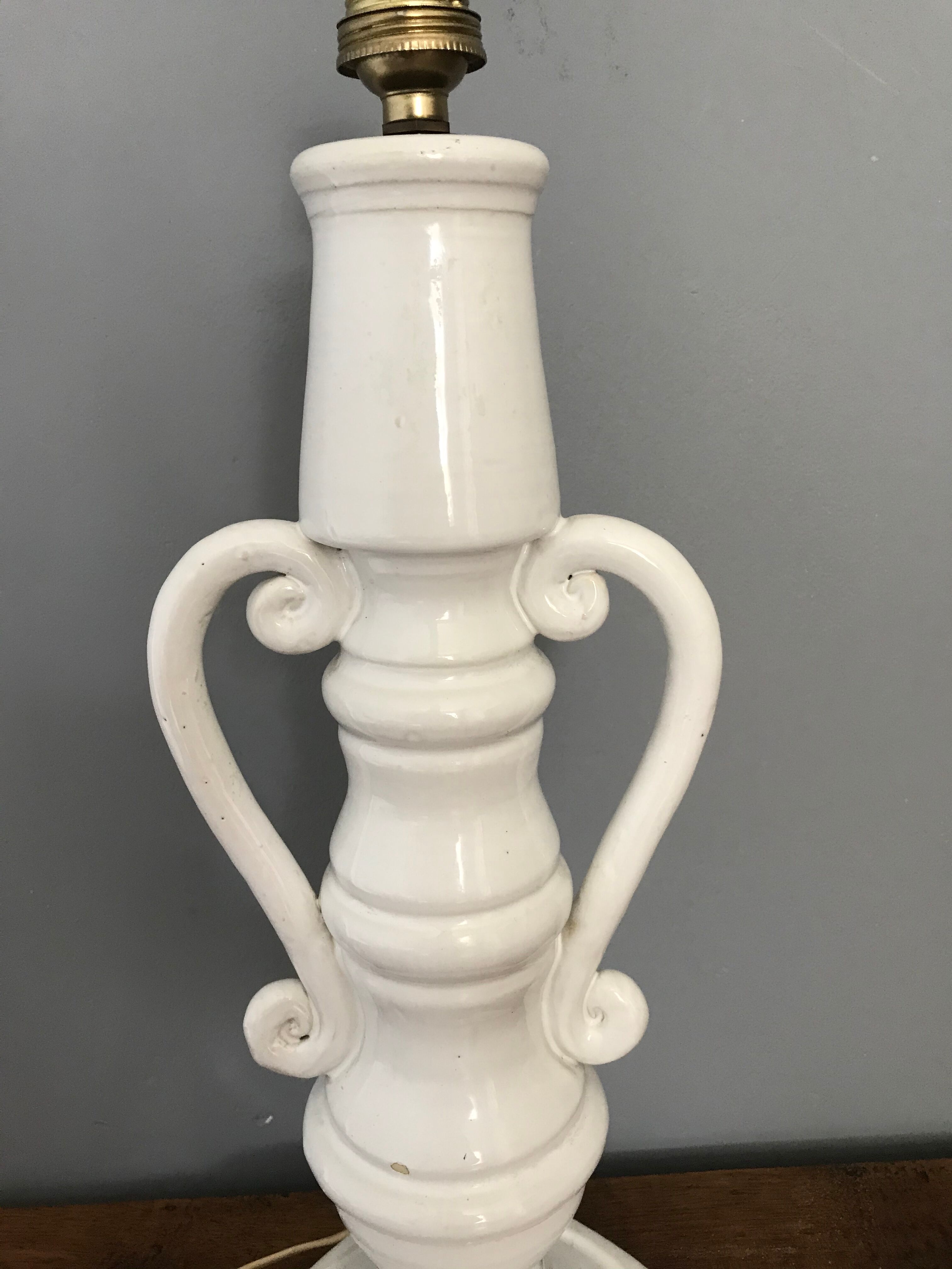 Enamelled ceramic lamp