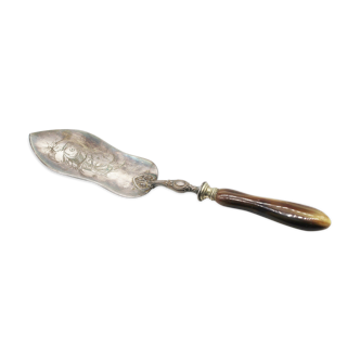 Bayard fish shovel in silver metal