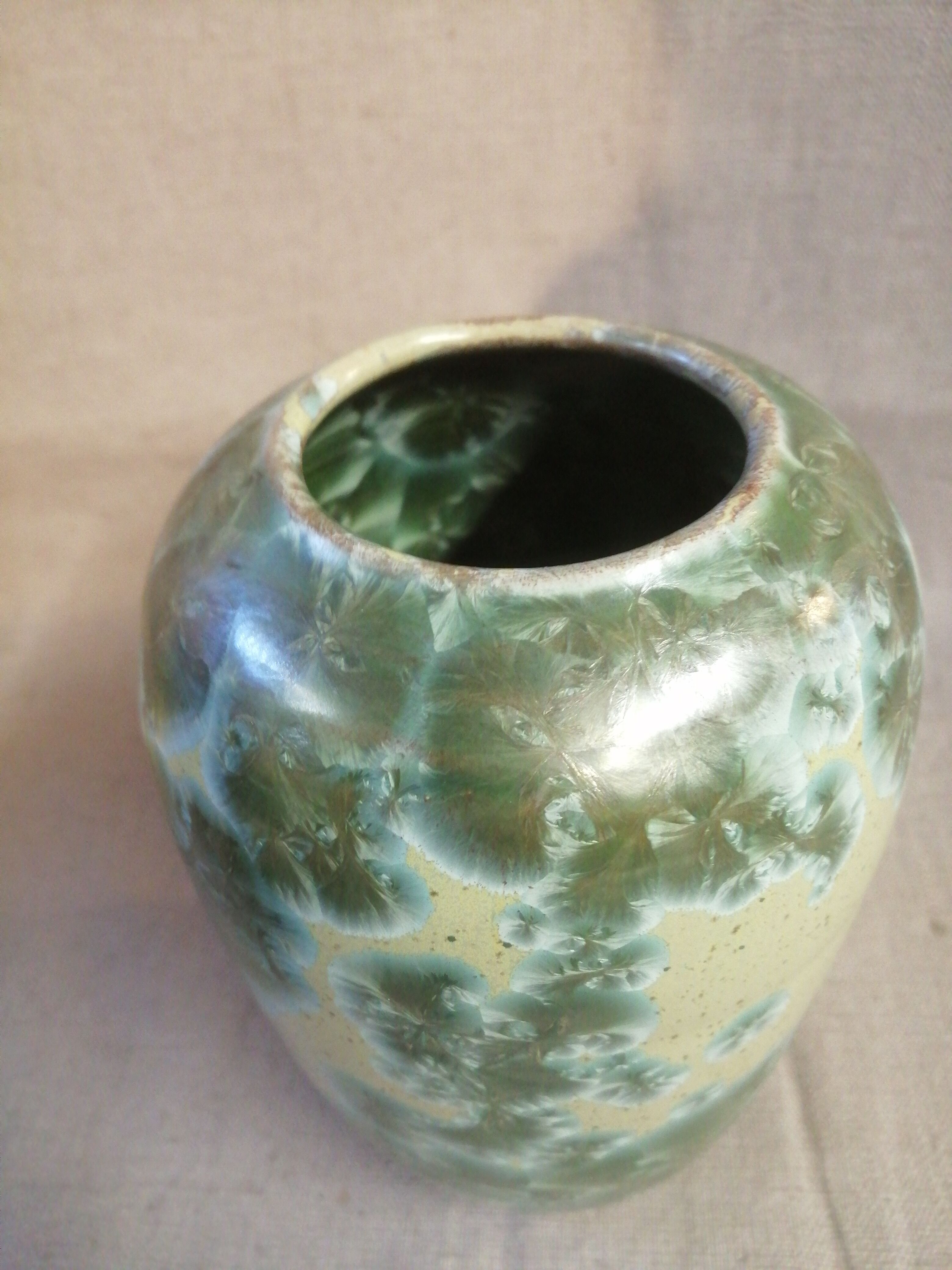 Ceramic vase iridescent decoration