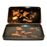 Lot de deux plateaux vide-poche en Laque de Chine marron noir décor oiseaux
