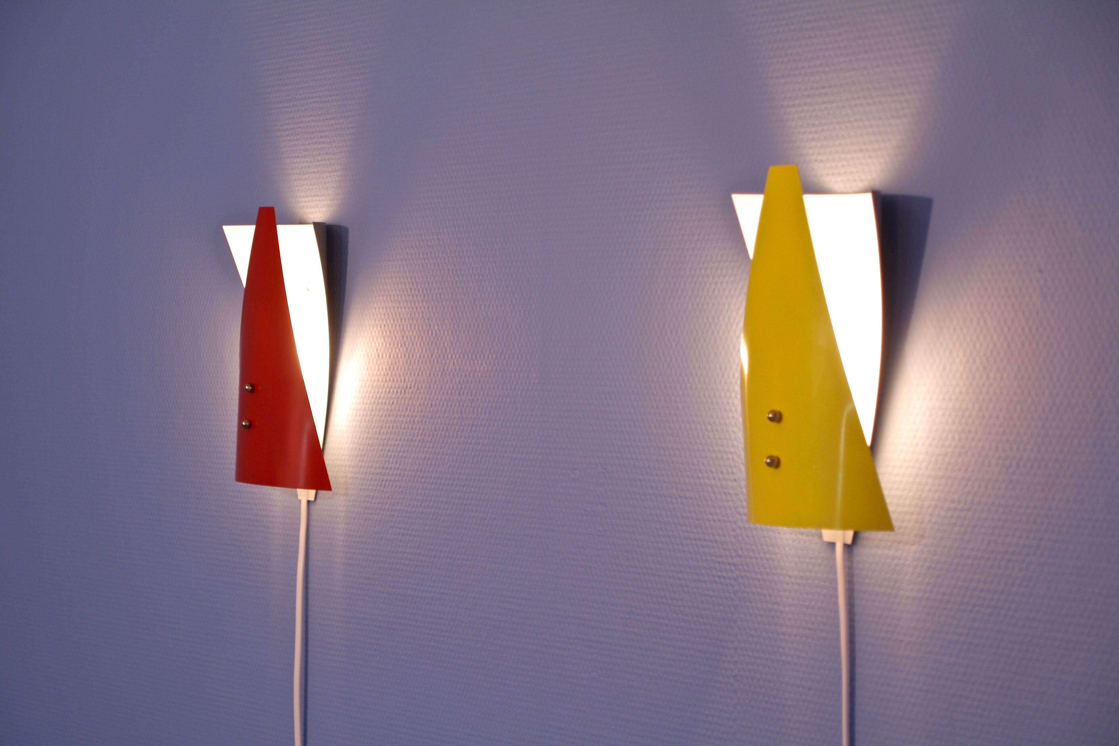 Set of 2 dutch wall lights in red and yellow, 1960s