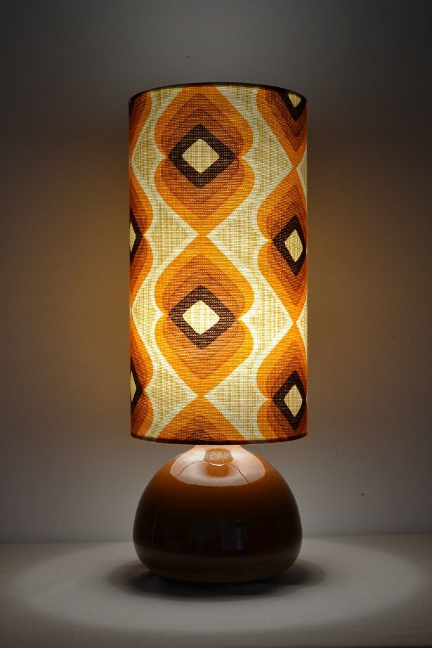 Seventies lamp to lay