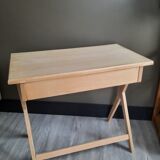 Light wood desk with large drawer